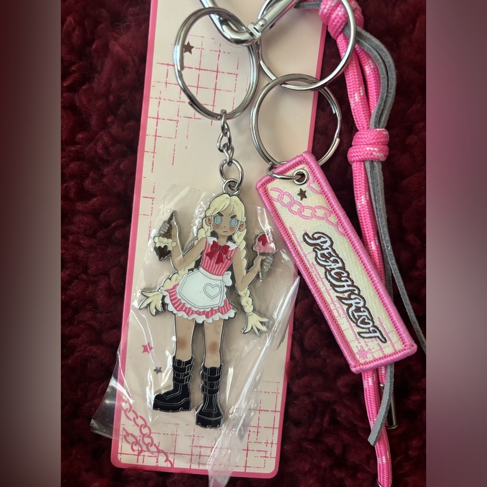 Pop Mart: Peach Riot Keychain - Poppy